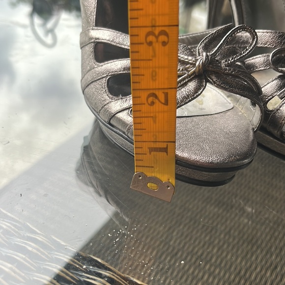 Bogo ⭐️ Calvin Klein Sz 8.5 metallic grey platform high heels - Picture 8 of 14